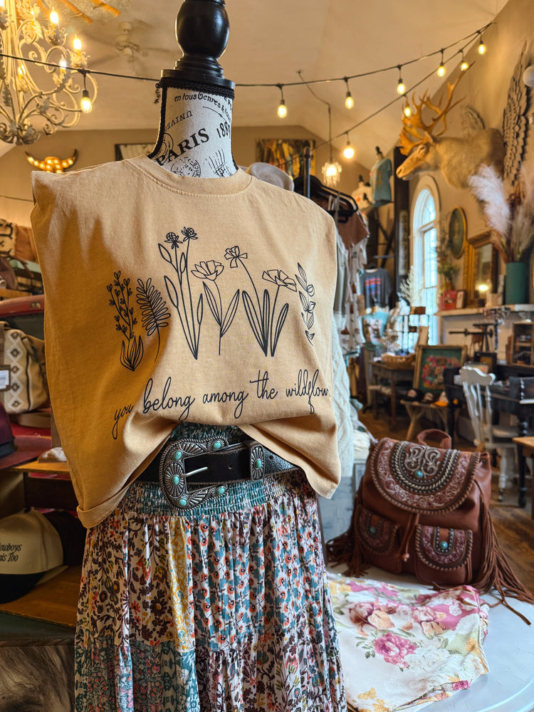 among the wildflowers Muscle Tee