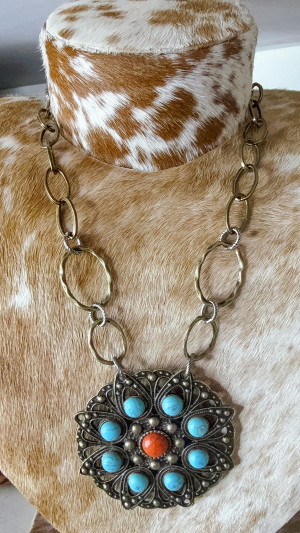 Sara Pendant Necklace